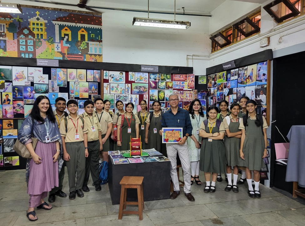 Visit to Goa College of Fine Art – Art Exhibition ( class 8 & 9)